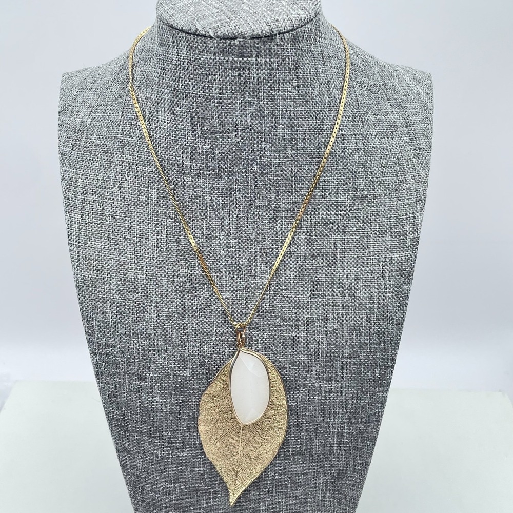 Nature-Inspired Gold-Tone Bezel Faceted Marble Leaf Shaped Pendant Necklace